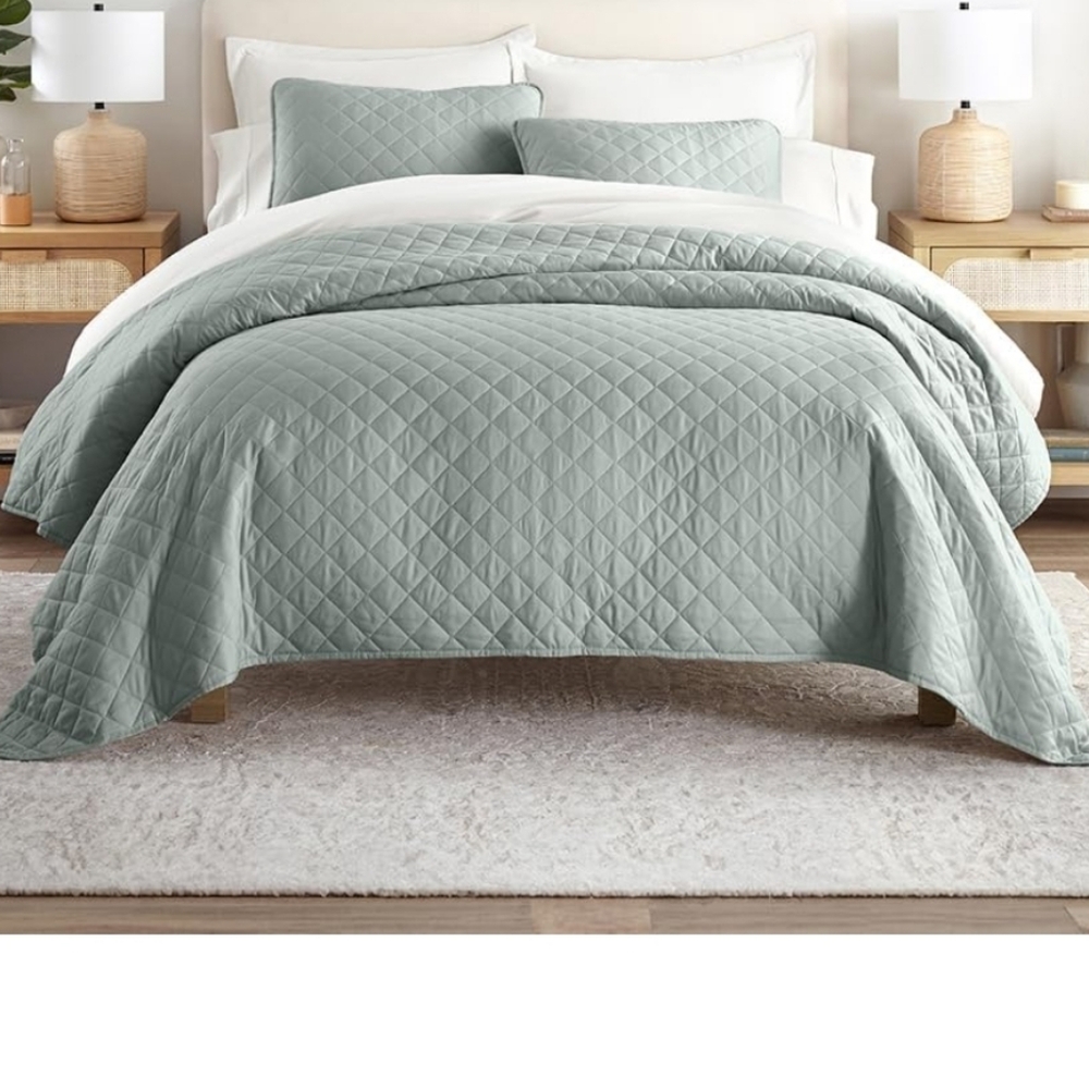 Diamond-Quilted Comforter Set in Sage Green - Unbranded